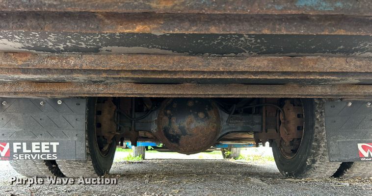 image for item DQ0900 2007 International 4300 flatbed truck