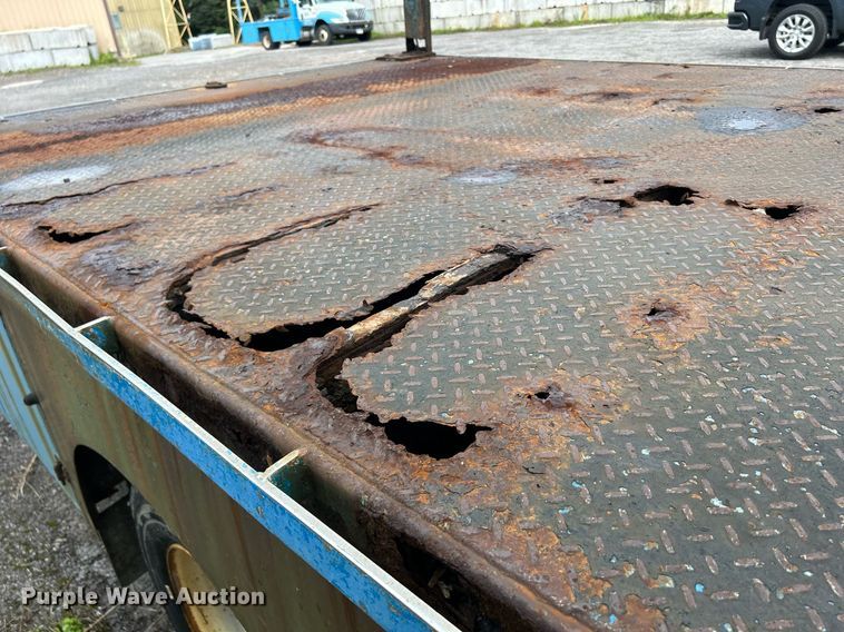 image for item DQ0900 2007 International 4300 flatbed truck