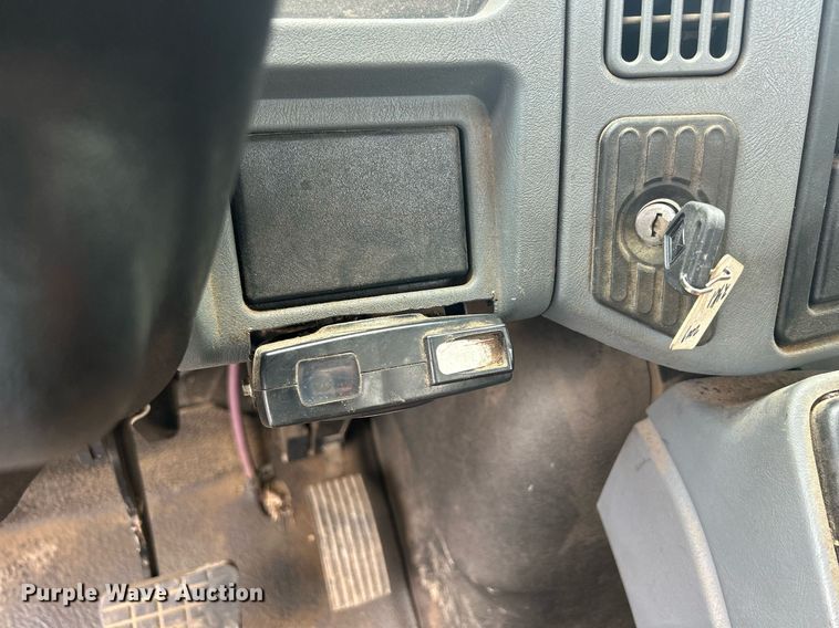 image for item DQ0900 2007 International 4300 flatbed truck