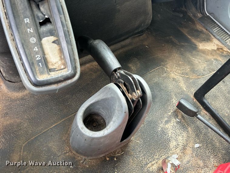 image for item DQ0900 2007 International 4300 flatbed truck