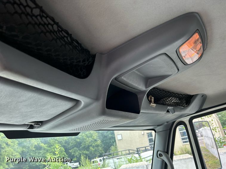 image for item DQ0900 2007 International 4300 flatbed truck