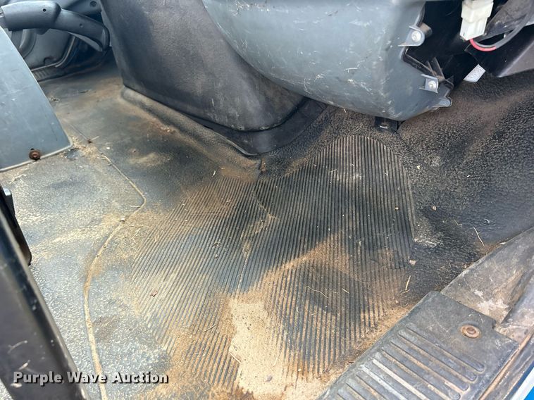 image for item DQ0900 2007 International 4300 flatbed truck