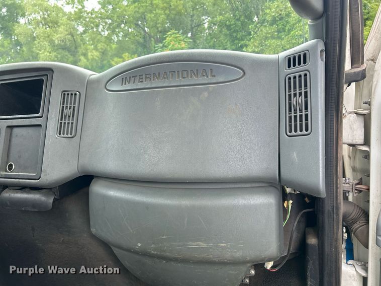 image for item DQ0900 2007 International 4300 flatbed truck