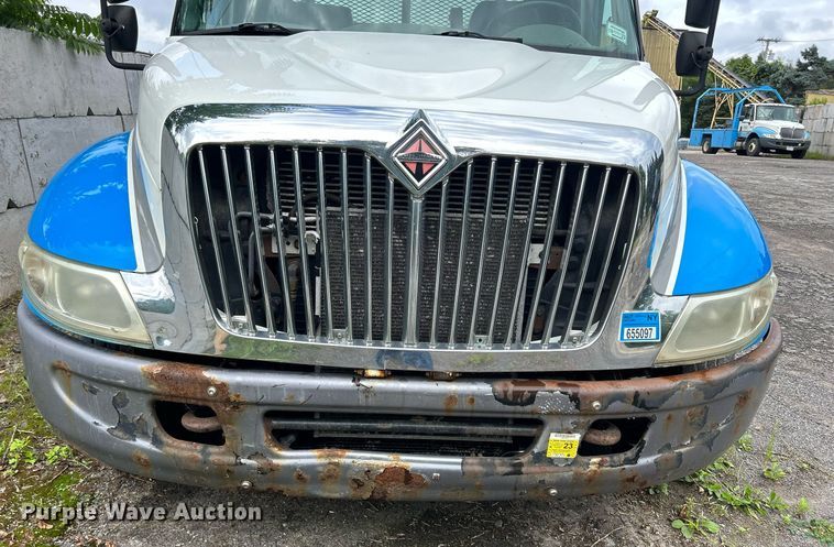 image for item DQ0900 2007 International 4300 flatbed truck