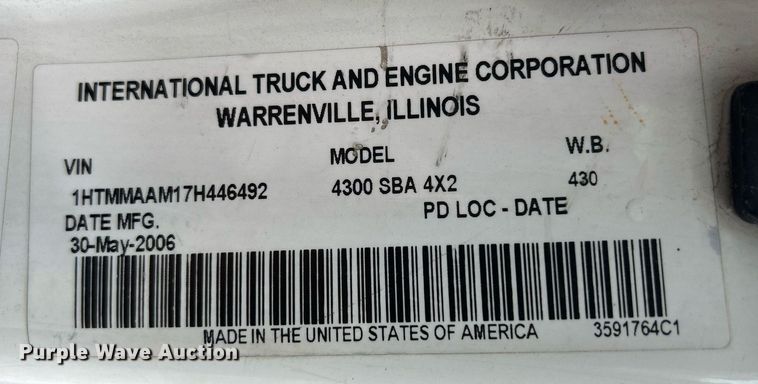 image for item DQ0900 2007 International 4300 flatbed truck