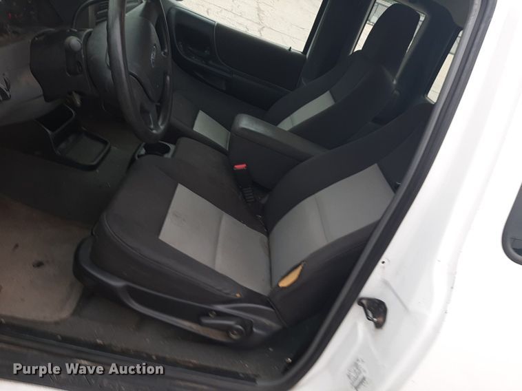 image for item DQ7025 2004 Ford  Ranger SuperCab pickup truck