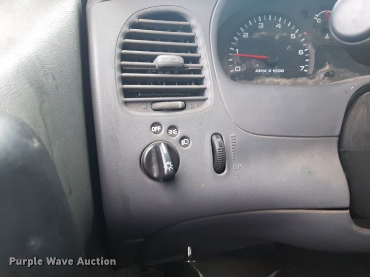 image for item DQ7025 2004 Ford  Ranger SuperCab pickup truck