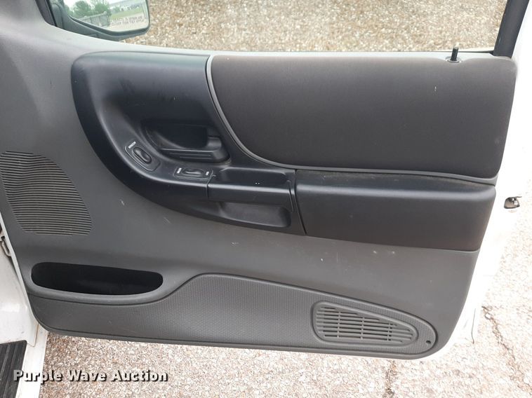 image for item DQ7025 2004 Ford  Ranger SuperCab pickup truck