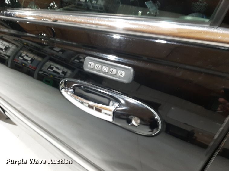 image for item DQ7052 2011 Lincoln Town Car limousine