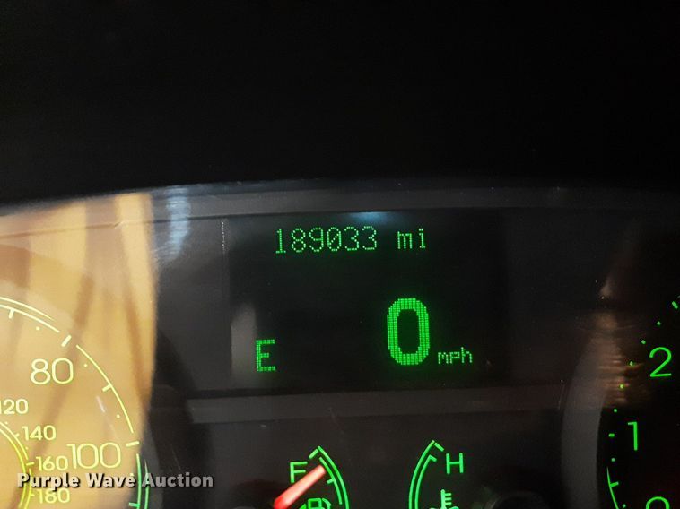 image for item DQ7052 2011 Lincoln Town Car limousine