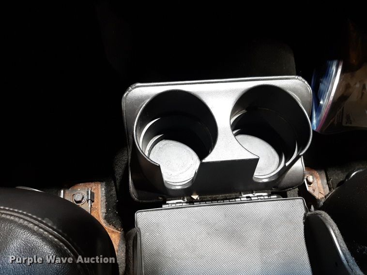 image for item DQ7052 2011 Lincoln Town Car limousine