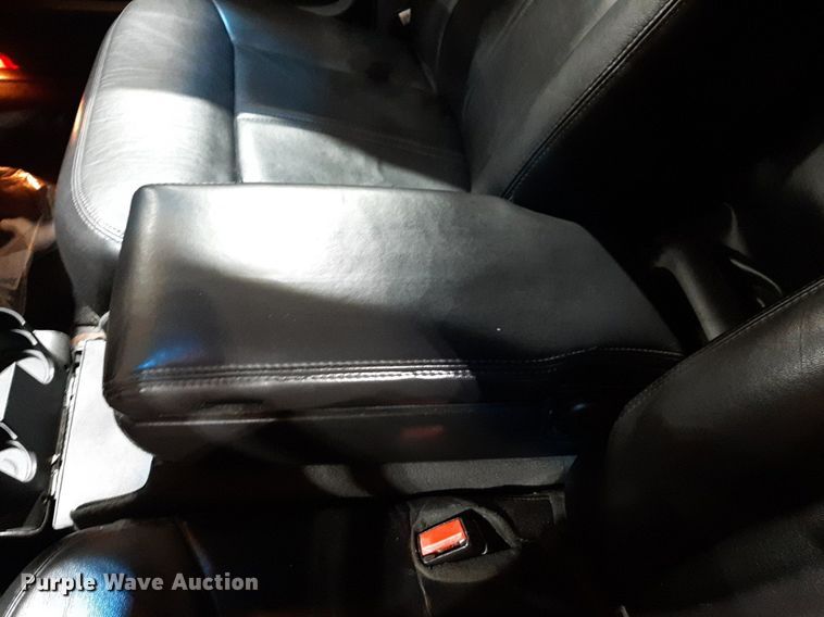 image for item DQ7052 2011 Lincoln Town Car limousine