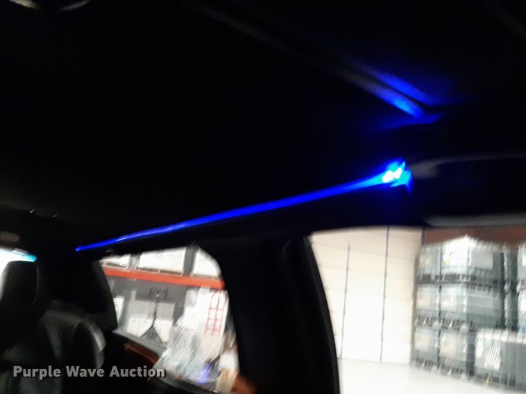 image for item DQ7052 2011 Lincoln Town Car limousine