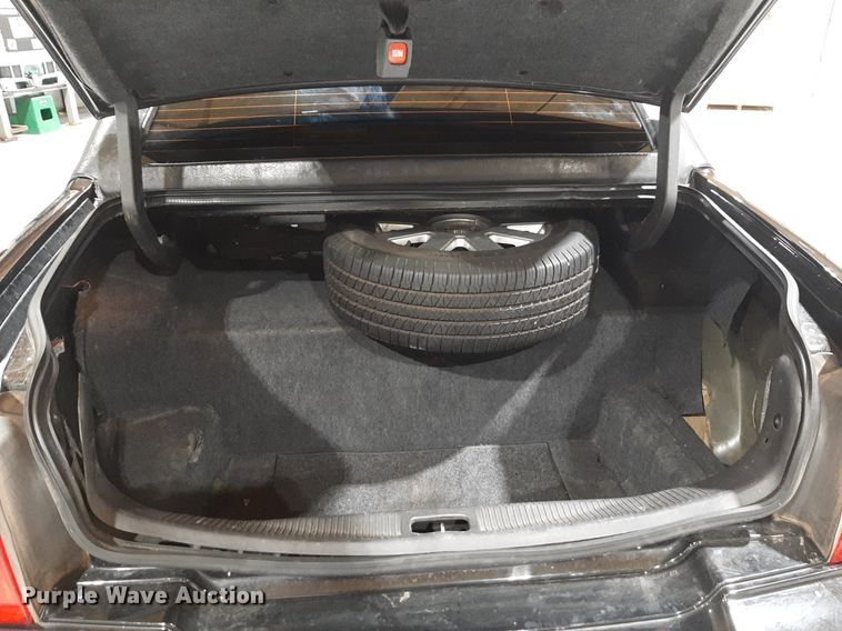 image for item DQ7052 2011 Lincoln Town Car limousine