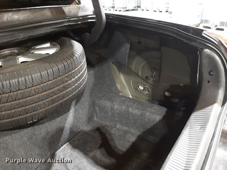 image for item DQ7052 2011 Lincoln Town Car limousine