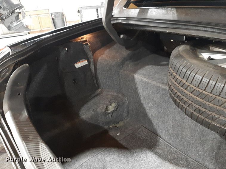 image for item DQ7052 2011 Lincoln Town Car limousine