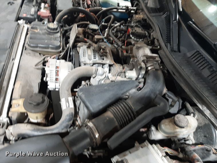 image for item DQ7052 2011 Lincoln Town Car limousine