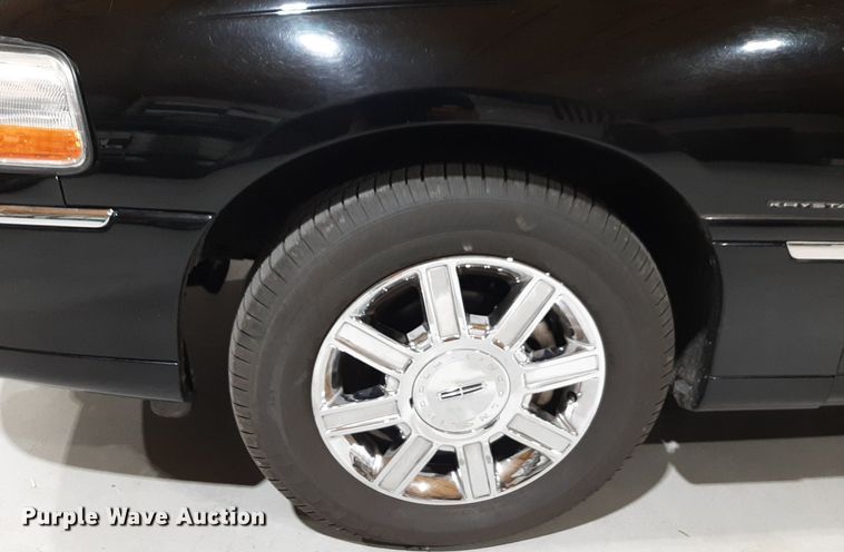 image for item DQ7052 2011 Lincoln Town Car limousine