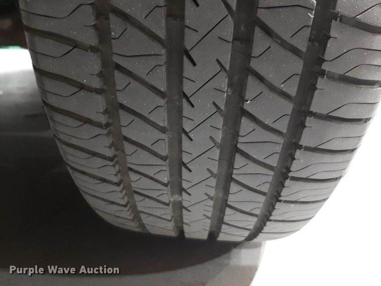 image for item DQ7052 2011 Lincoln Town Car limousine