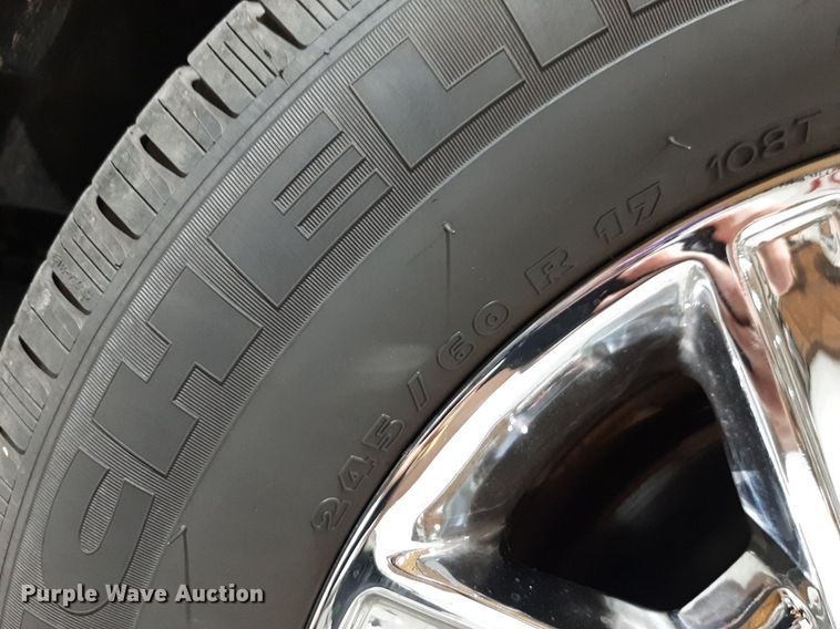 image for item DQ7052 2011 Lincoln Town Car limousine