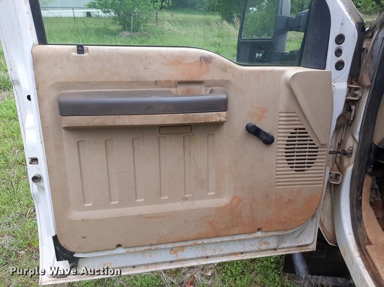 image for item DQ7054 2008 Ford F550 Super Duty SuperCab flatbed truck