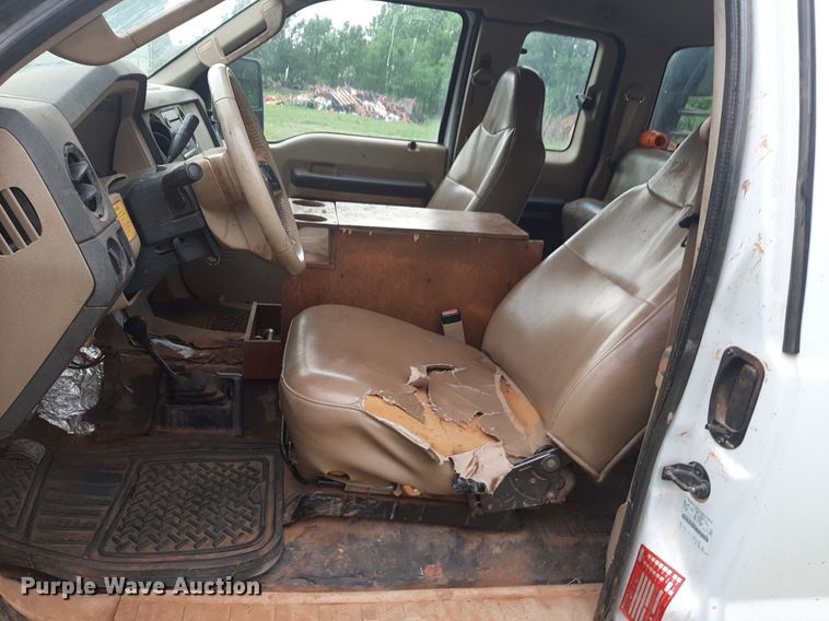 image for item DQ7054 2008 Ford F550 Super Duty SuperCab flatbed truck