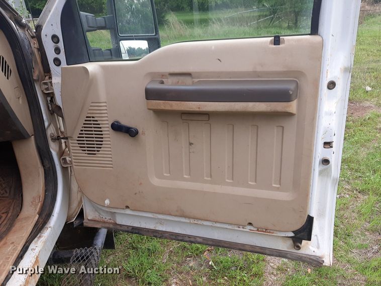 image for item DQ7054 2008 Ford F550 Super Duty SuperCab flatbed truck