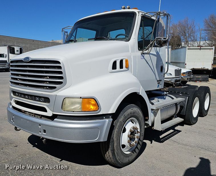 image for item DQ8608 2007 Sterling A9500 semi truck