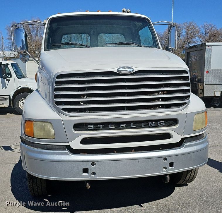 image for item DQ8608 2007 Sterling A9500 semi truck