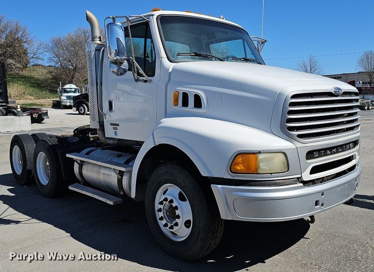 image for item DQ8608 2007 Sterling A9500 semi truck