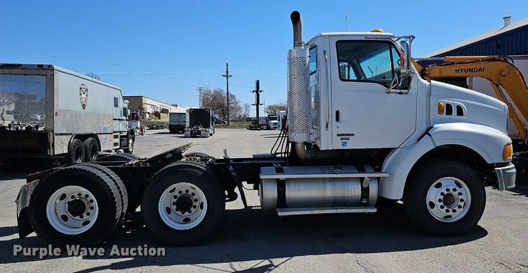 image for item DQ8608 2007 Sterling A9500 semi truck
