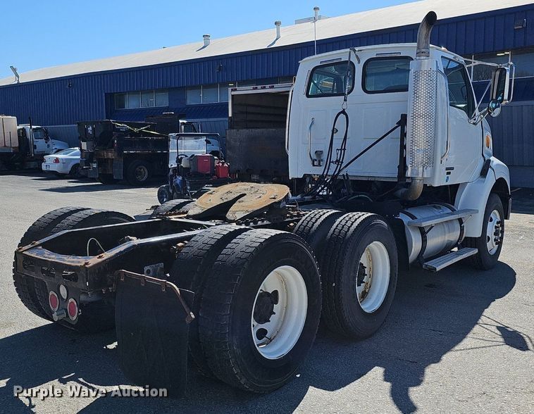 image for item DQ8608 2007 Sterling A9500 semi truck
