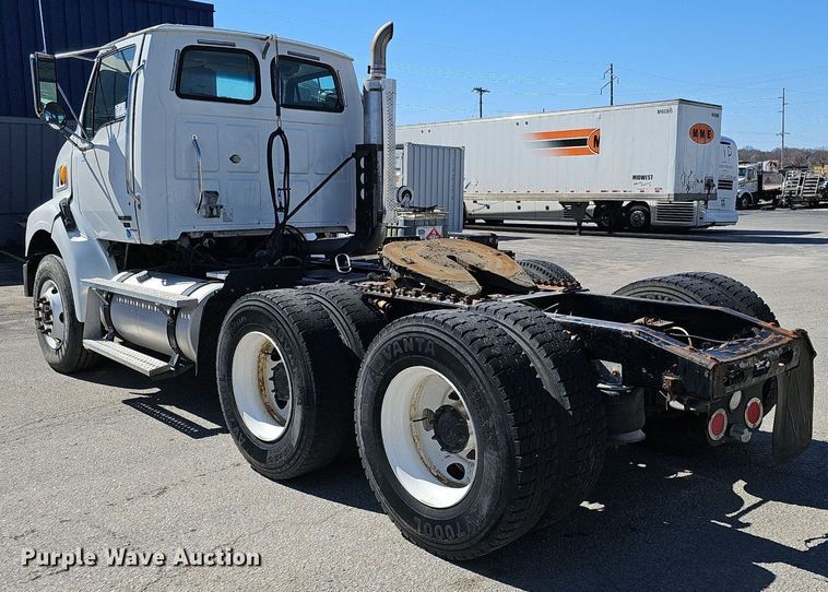 image for item DQ8608 2007 Sterling A9500 semi truck