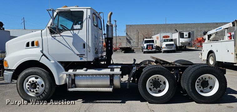 image for item DQ8608 2007 Sterling A9500 semi truck