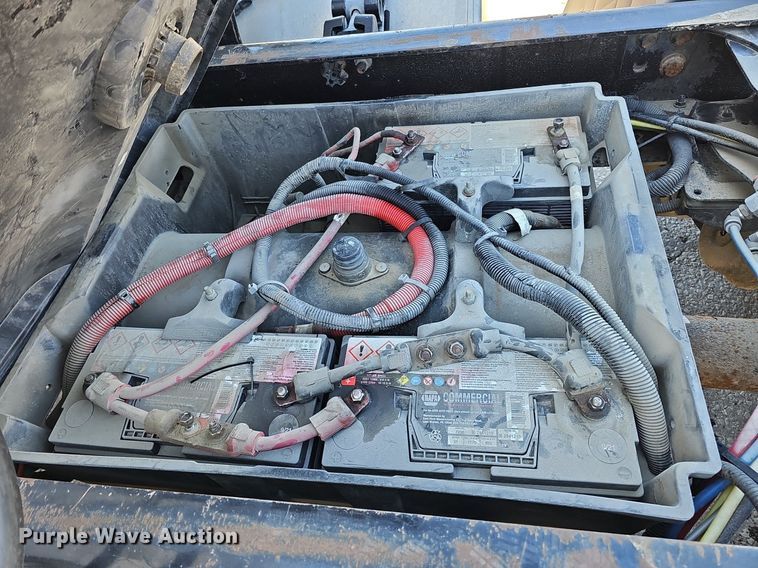 image for item DQ8608 2007 Sterling A9500 semi truck