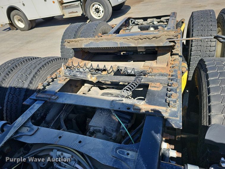 image for item DQ8608 2007 Sterling A9500 semi truck