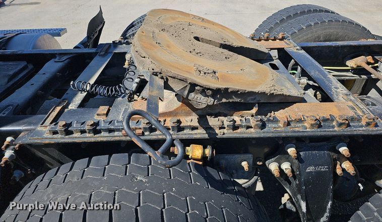 image for item DQ8608 2007 Sterling A9500 semi truck