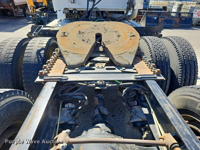 image for item DQ8608 2007 Sterling A9500 semi truck