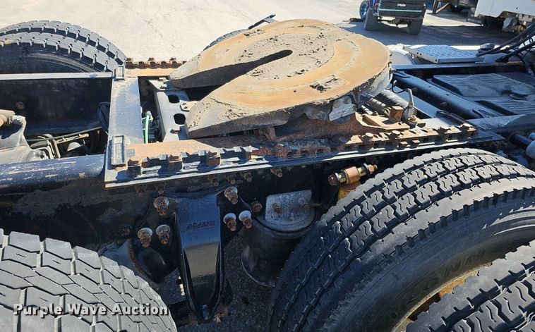 image for item DQ8608 2007 Sterling A9500 semi truck