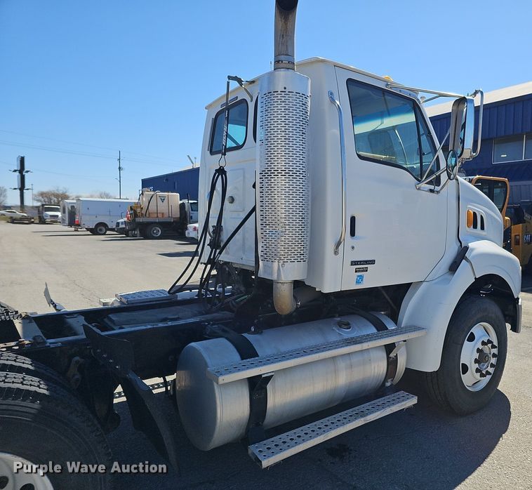 image for item DQ8608 2007 Sterling A9500 semi truck