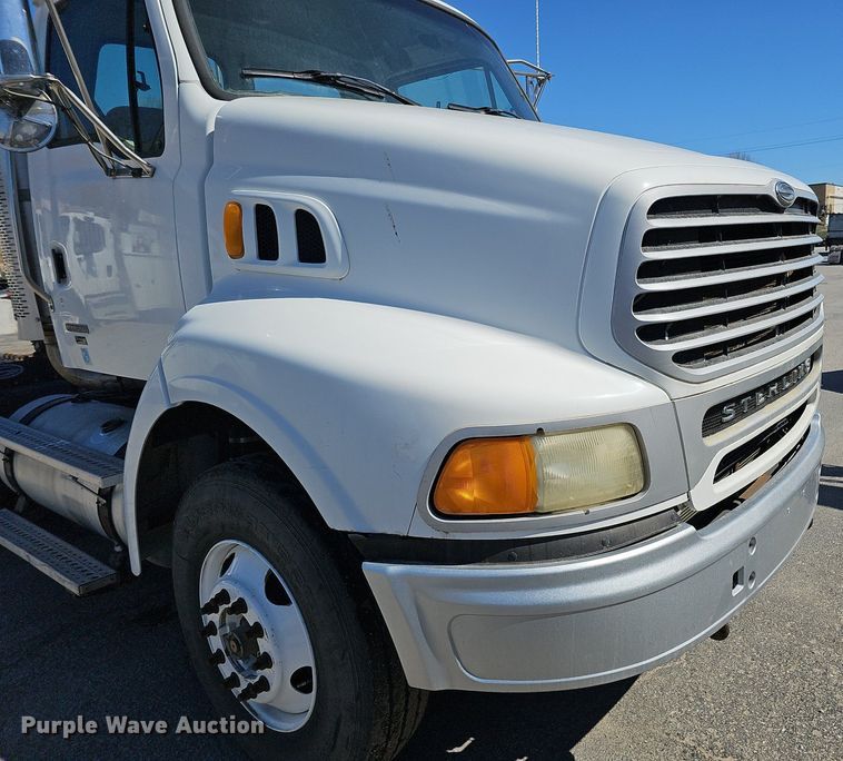 image for item DQ8608 2007 Sterling A9500 semi truck