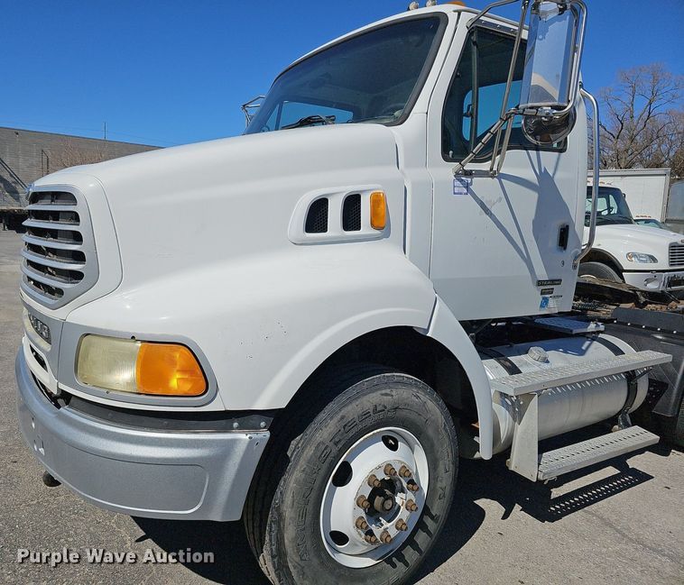 image for item DQ8608 2007 Sterling A9500 semi truck