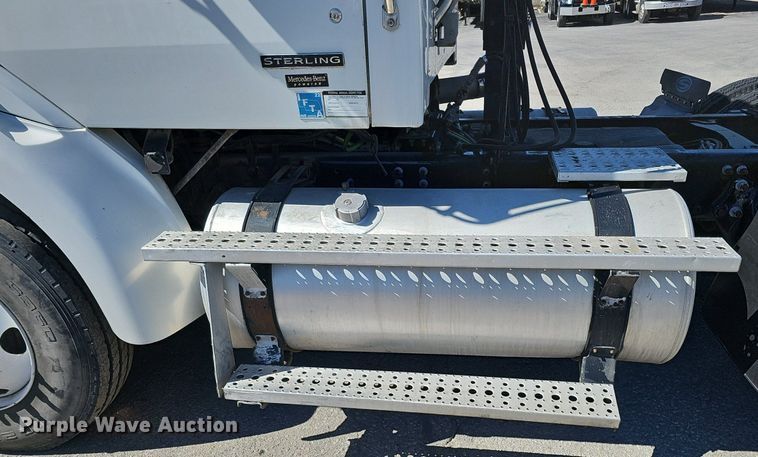 image for item DQ8608 2007 Sterling A9500 semi truck