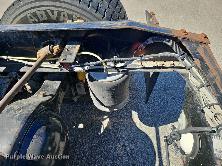 image for item DQ8608 2007 Sterling A9500 semi truck