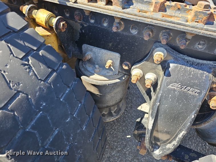 image for item DQ8608 2007 Sterling A9500 semi truck