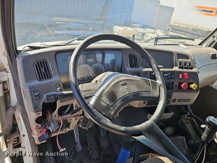 image for item DQ8608 2007 Sterling A9500 semi truck