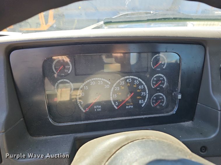 image for item DQ8608 2007 Sterling A9500 semi truck