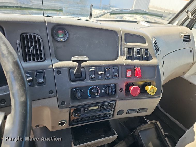 image for item DQ8608 2007 Sterling A9500 semi truck