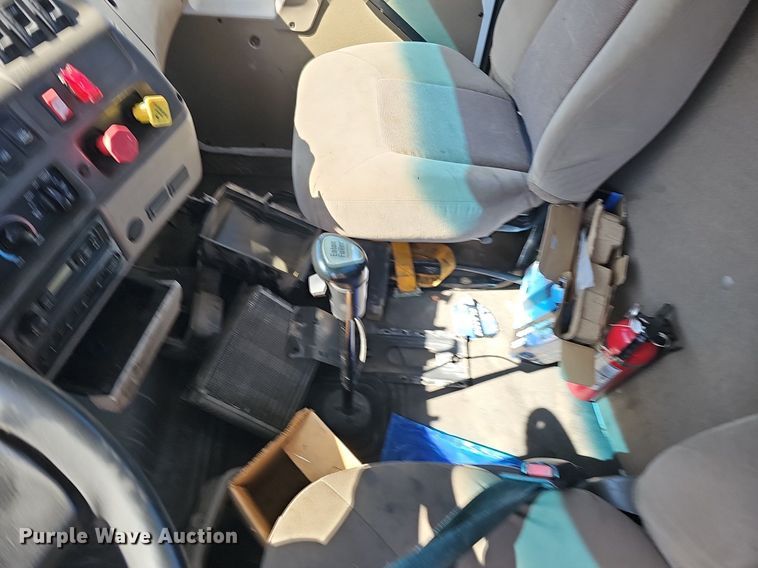 image for item DQ8608 2007 Sterling A9500 semi truck