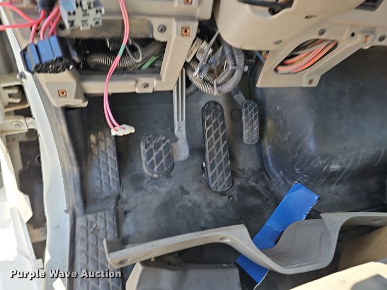 image for item DQ8608 2007 Sterling A9500 semi truck